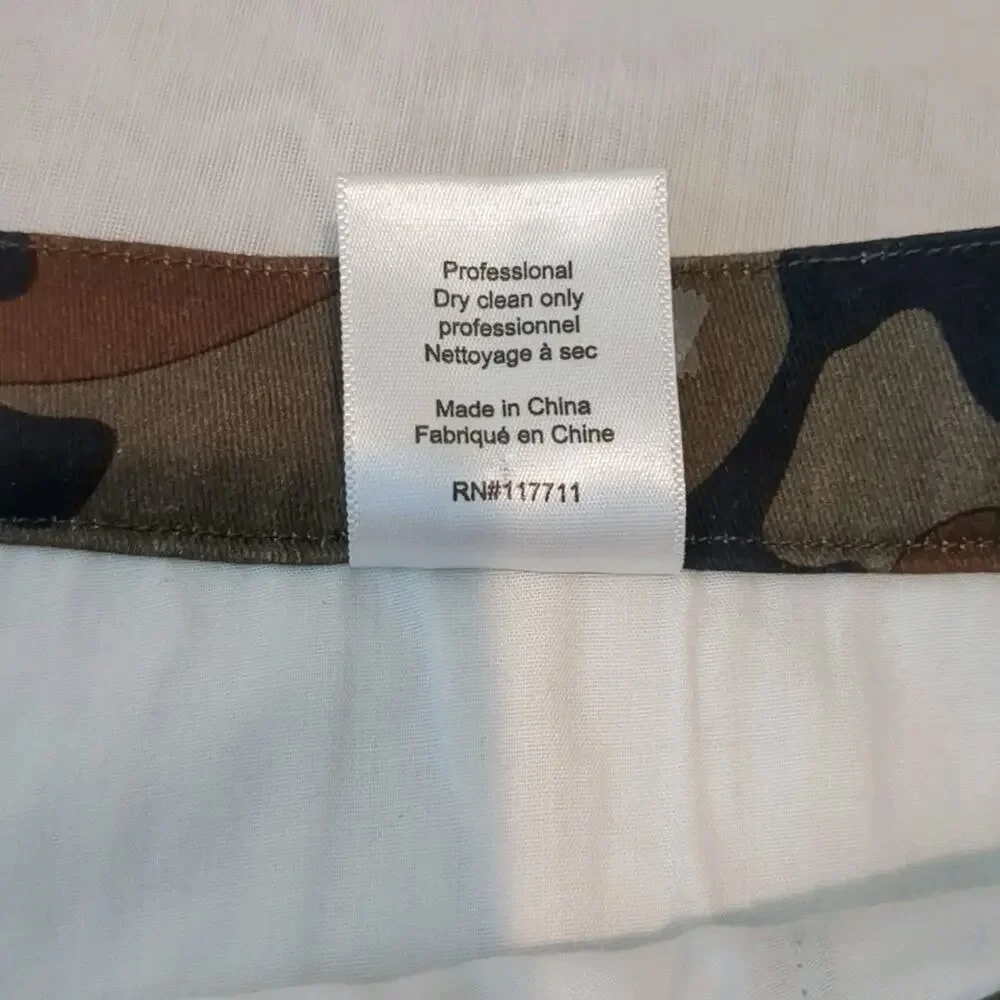 Paisley & Gray Mens 38 Slim Fit Casual Shorts Camo Butterfly Print Resortware